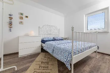 Four-Bedroom Villa with Pool in Rasopasno