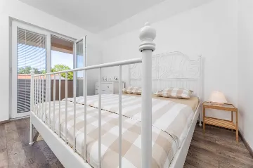 Four-Bedroom Villa with Pool in Rasopasno