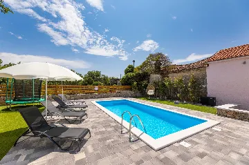 Stone Villa in Gabonjin (Krk) for Up to 5 Guests