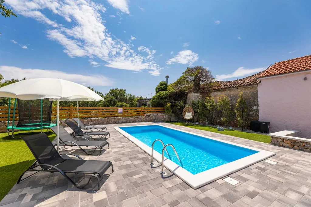 Stone Villa in Gabonjin (Krk) for Up to 5 Guests