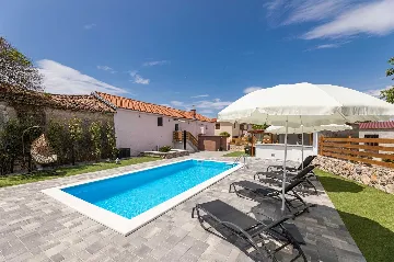 Stone Villa in Gabonjin (Krk) for Up to 5 Guests