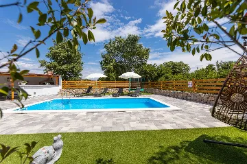 Stone Villa in Gabonjin (Krk) for Up to 5 Guests