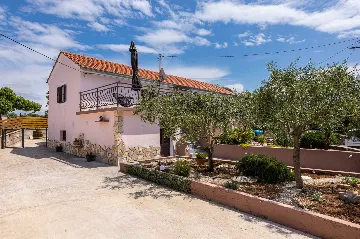 Stone Villa in Gabonjin (Krk) for Up to 5 Guests