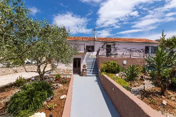 Stone Villa in Gabonjin (Krk) for Up to 5 Guests