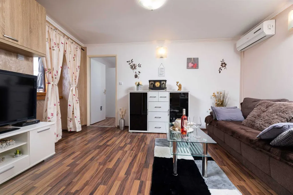 Stone Villa in Gabonjin (Krk) for Up to 5 Guests