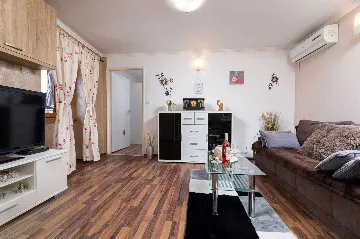 Stone Villa in Gabonjin (Krk) for Up to 5 Guests