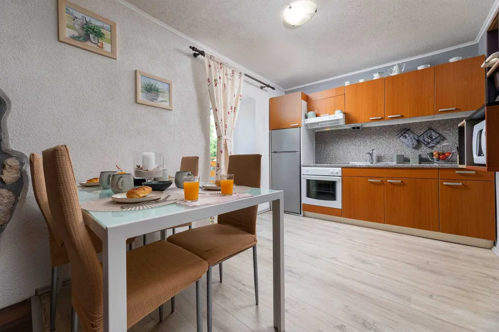 Stone Villa in Gabonjin (Krk) for Up to 5 Guests