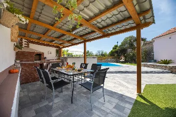 Stone Villa in Gabonjin (Krk) for Up to 5 Guests