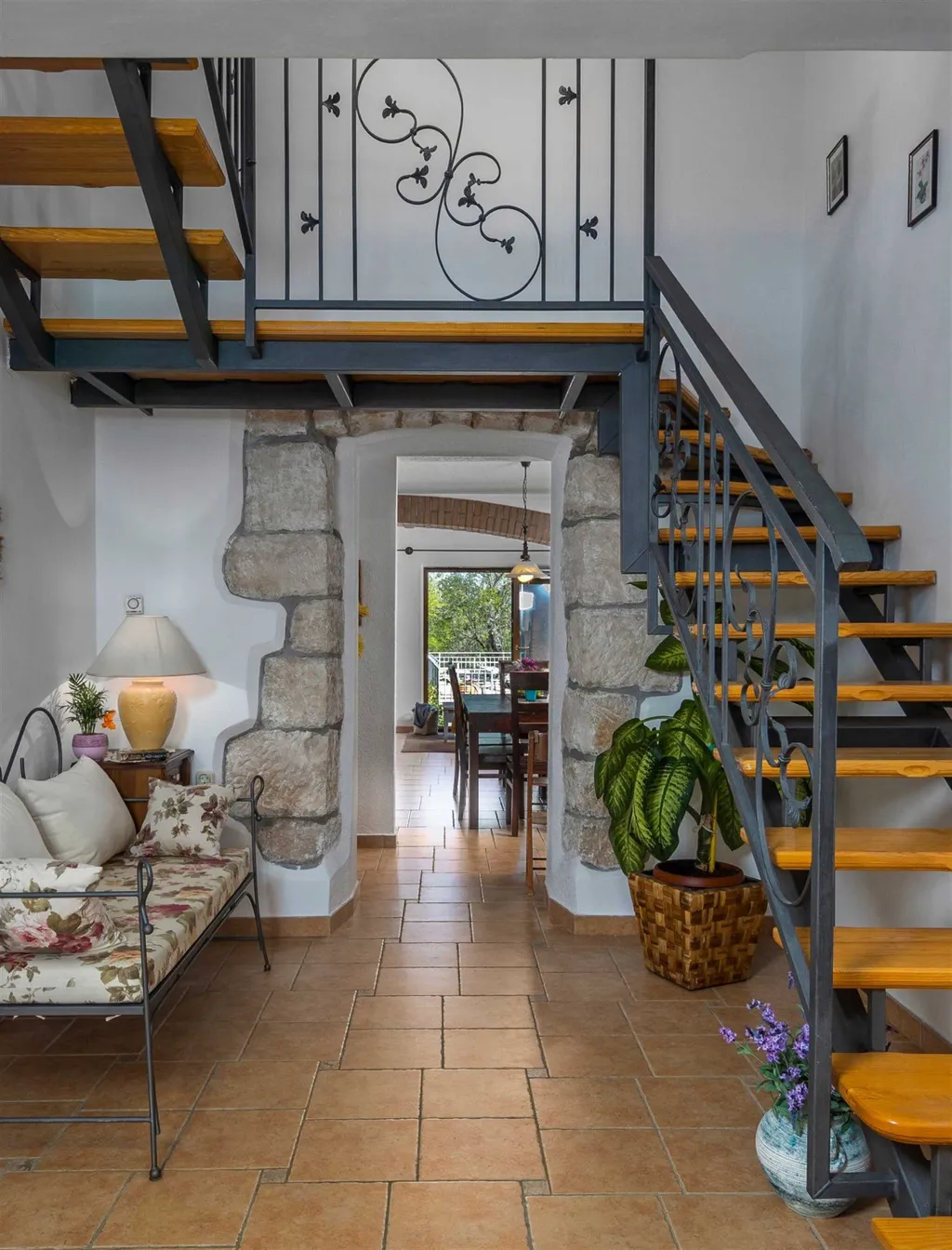 Villa for 8 Guests in Nedešćina with Pool