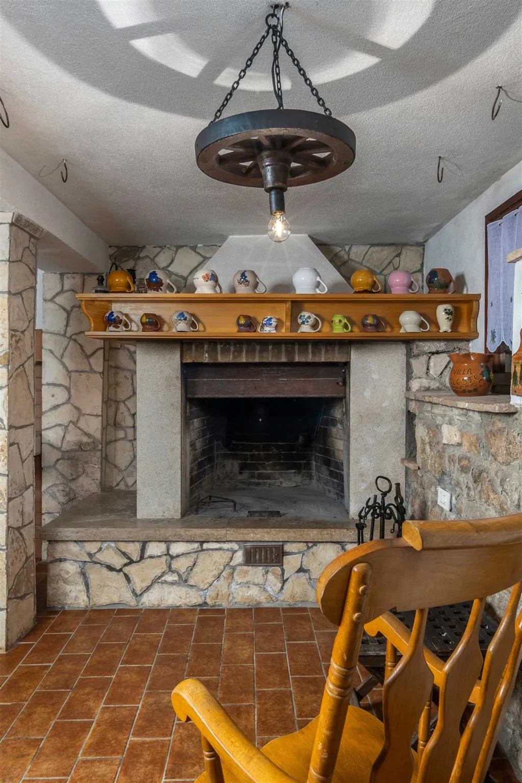 Villa for 8 Guests in Nedešćina with Pool