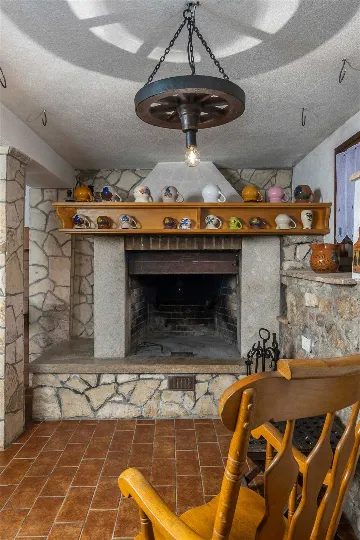 Villa for 8 Guests in Nedešćina with Pool