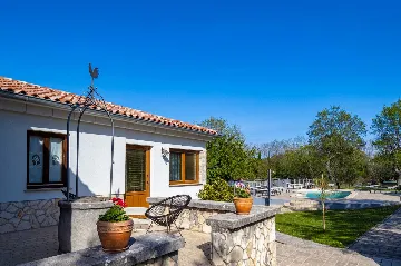 Villa for 8 Guests in Nedešćina with Pool