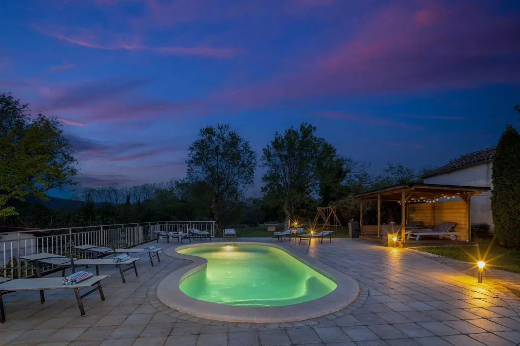 Villa for 8 Guests in Nedešćina with Pool