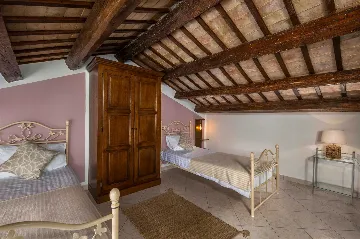 Villa for 8 Guests in Nedešćina with Pool