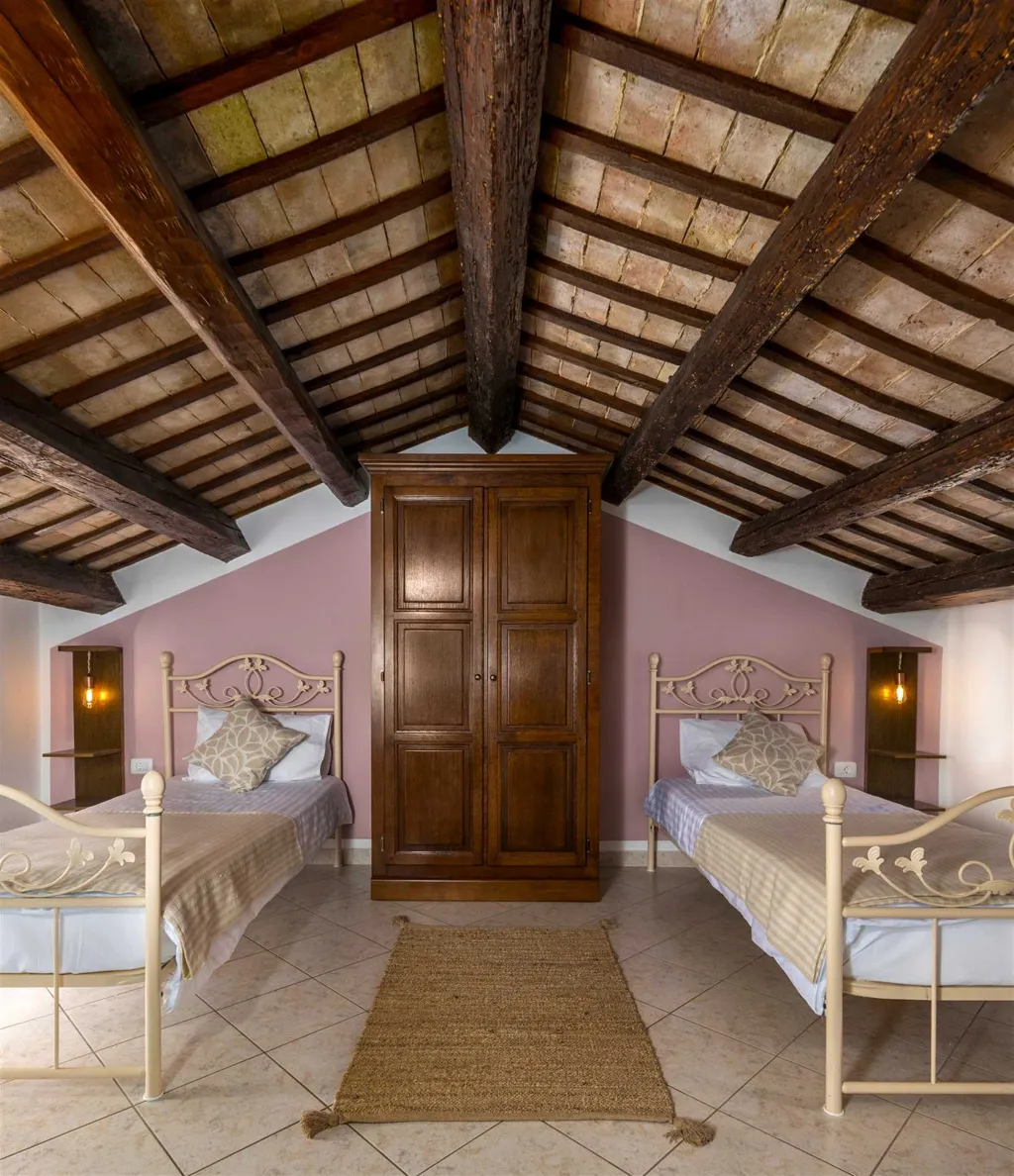 Villa for 8 Guests in Nedešćina with Pool
