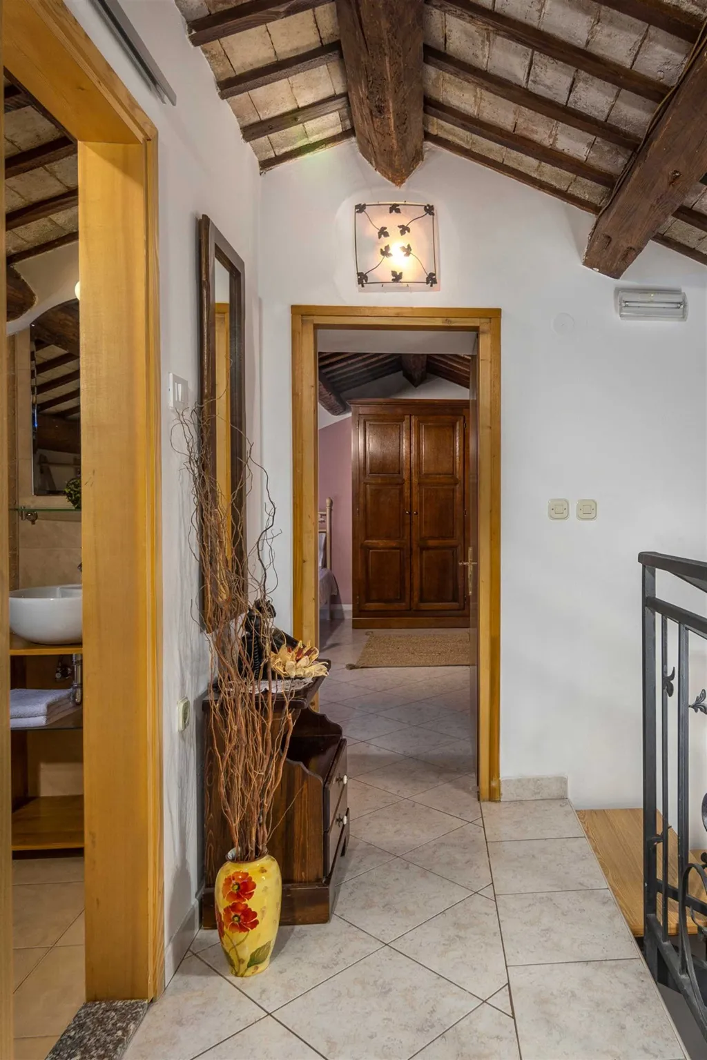 Villa for 8 Guests in Nedešćina with Pool