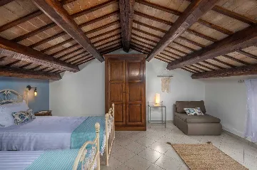 Villa for 8 Guests in Nedešćina with Pool