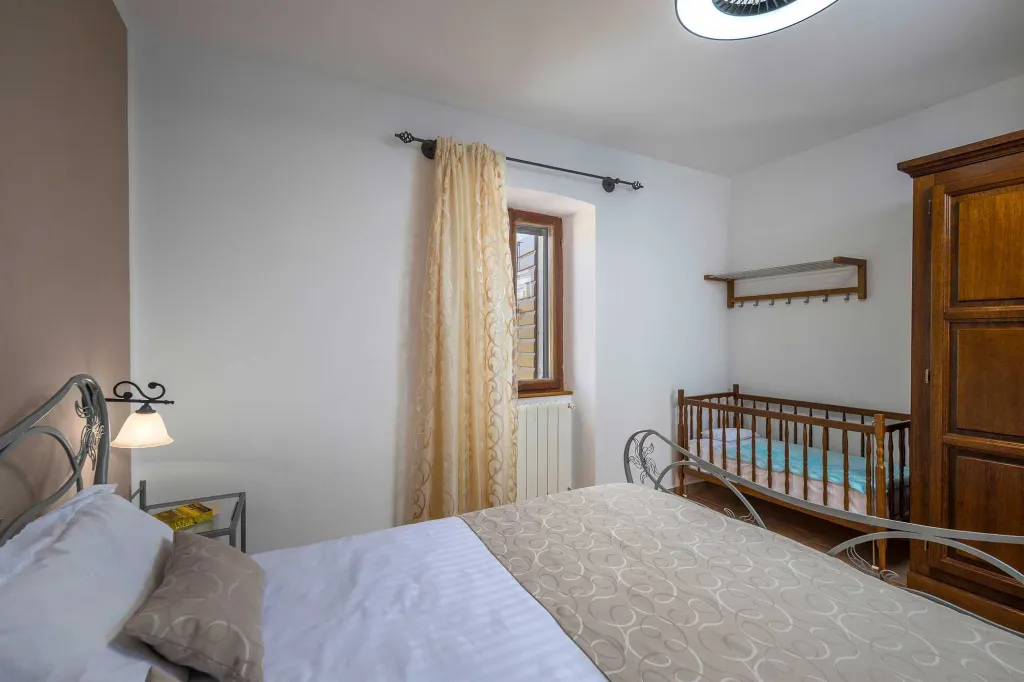 Villa for 8 Guests in Nedešćina with Pool