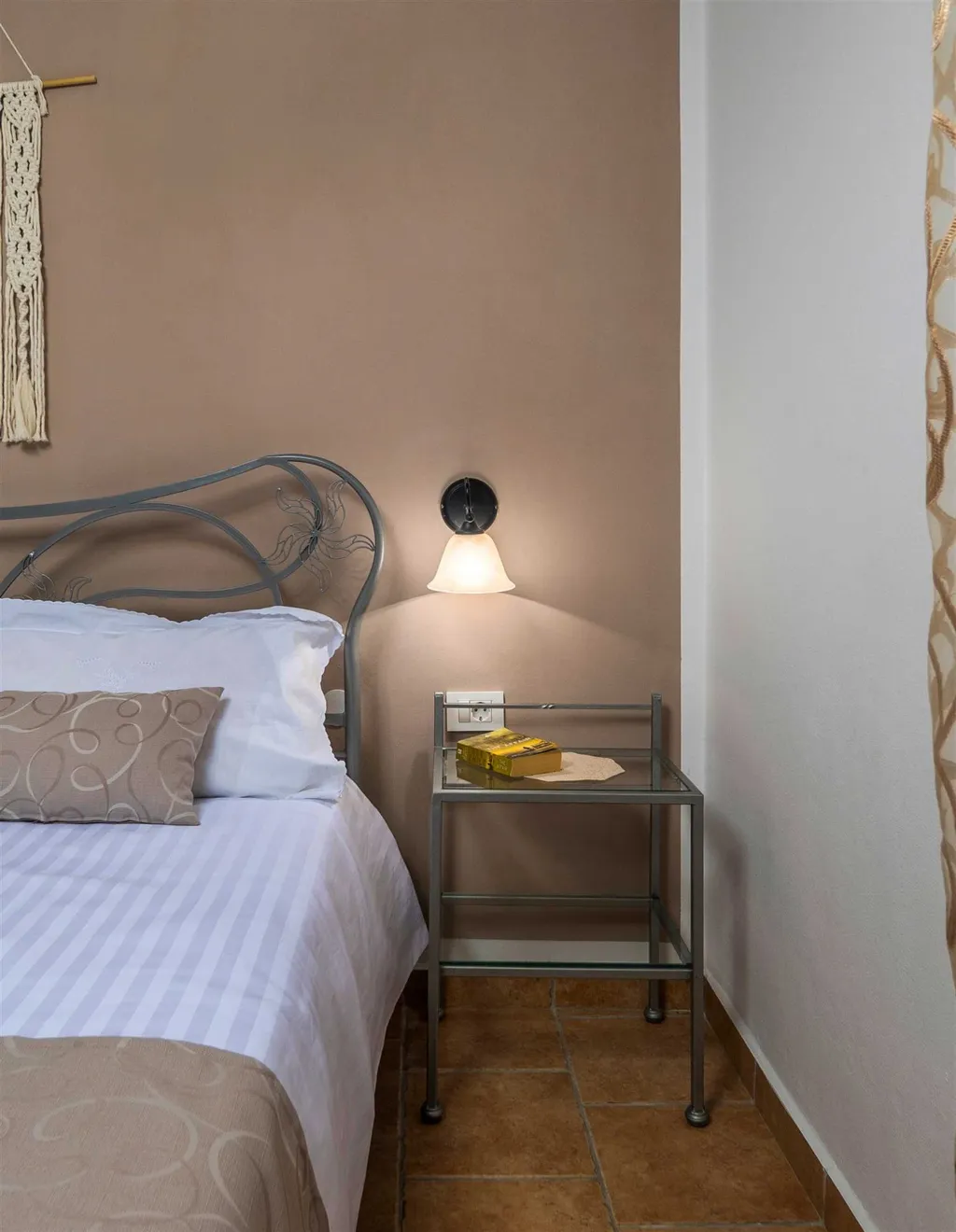 Villa for 8 Guests in Nedešćina with Pool