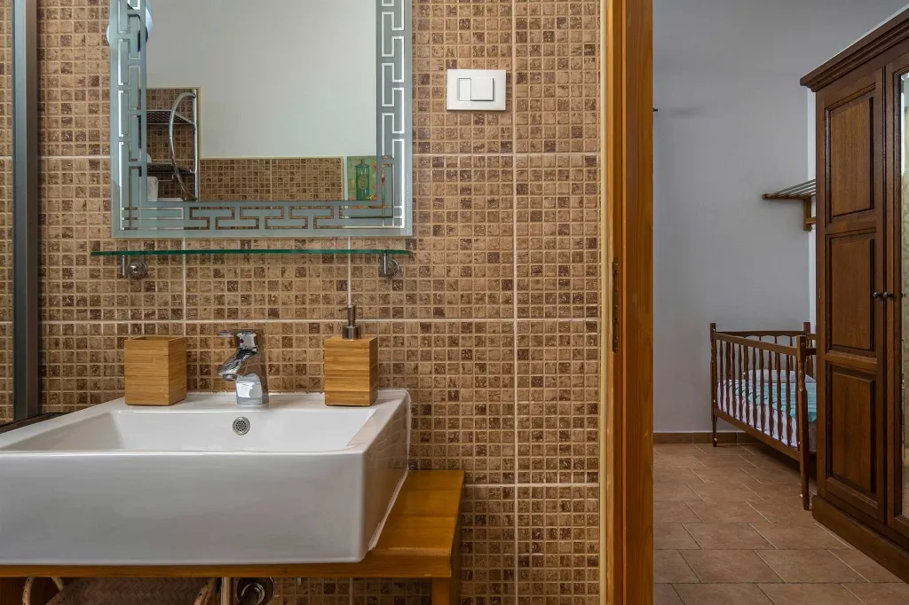 Villa for 8 Guests in Nedešćina with Pool