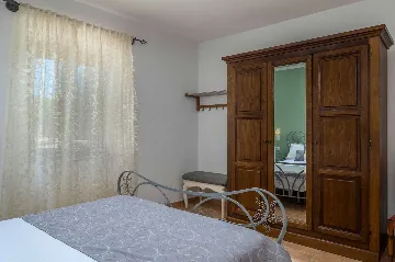 Villa for 8 Guests in Nedešćina with Pool