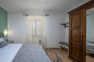 Villa for 8 Guests in Nedešćina with Pool