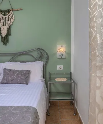 Villa for 8 Guests in Nedešćina with Pool