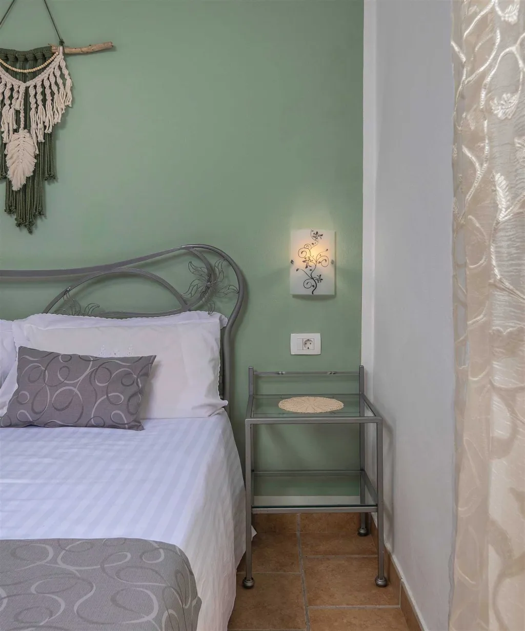 Villa for 8 Guests in Nedešćina with Pool