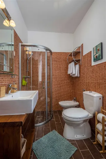 Villa for 8 Guests in Nedešćina with Pool