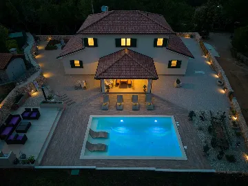 Three-Bedroom Villa with Heated Pool in Gostinjac