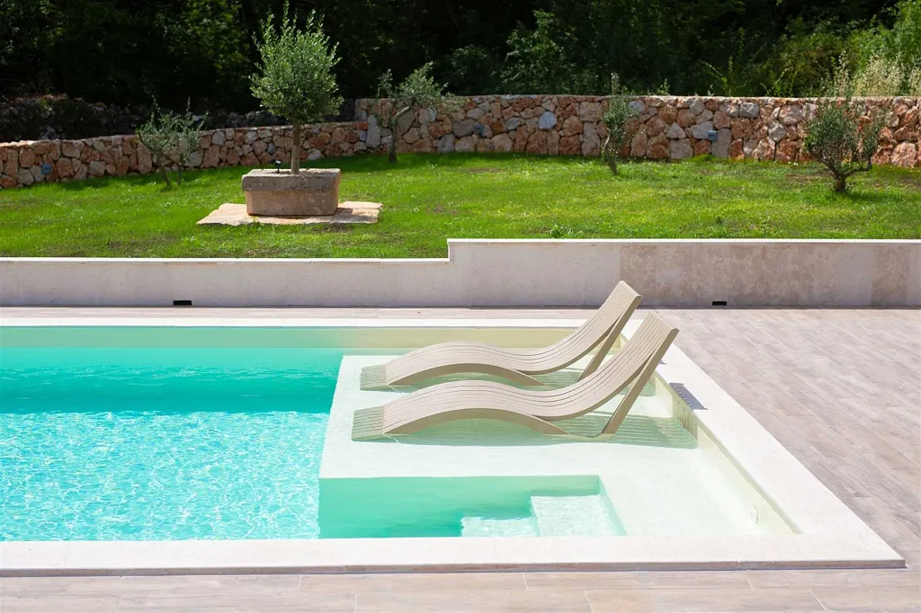 Three-Bedroom Villa with Heated Pool in Gostinjac