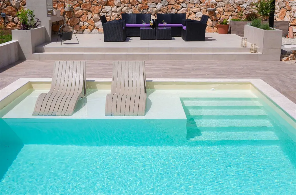 Three-Bedroom Villa with Heated Pool in Gostinjac