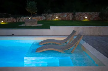 Three-Bedroom Villa with Heated Pool in Gostinjac