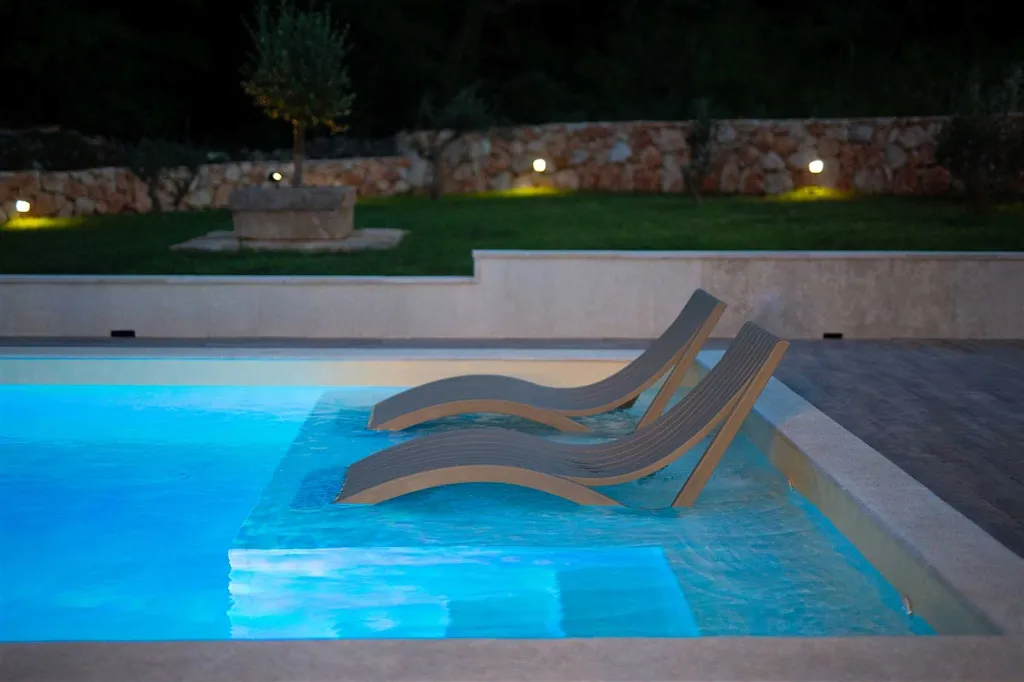 Three-Bedroom Villa with Heated Pool in Gostinjac