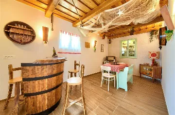 Three-Bedroom Villa with Heated Pool in Gostinjac