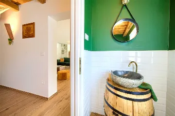 Three-Bedroom Villa with Heated Pool in Gostinjac