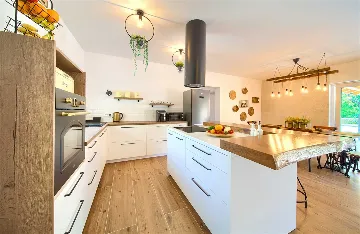 Three-Bedroom Villa with Heated Pool in Gostinjac