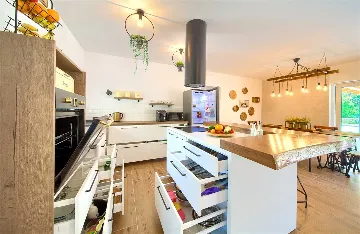 Three-Bedroom Villa with Heated Pool in Gostinjac