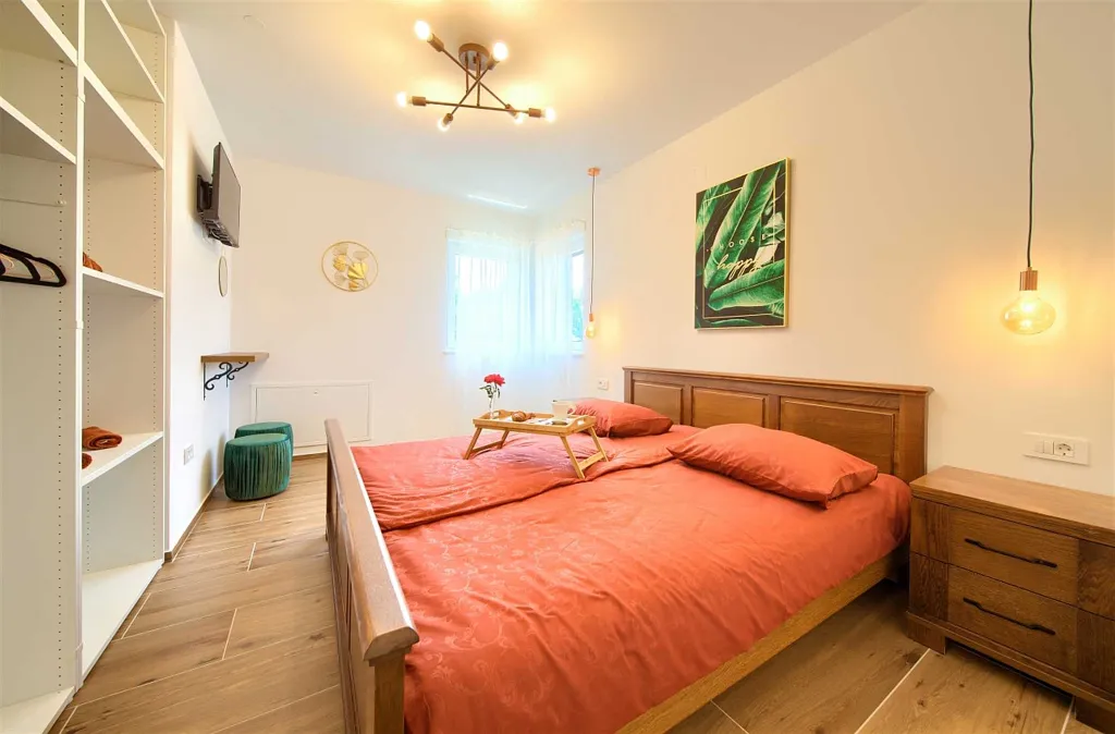 Three-Bedroom Villa with Heated Pool in Gostinjac