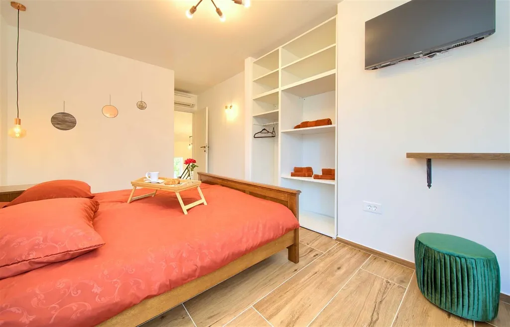 Three-Bedroom Villa with Heated Pool in Gostinjac