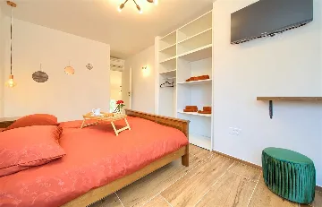 Three-Bedroom Villa with Heated Pool in Gostinjac