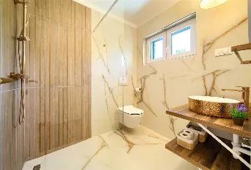 Three-Bedroom Villa with Heated Pool in Gostinjac