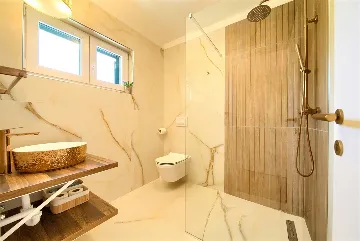 Three-Bedroom Villa with Heated Pool in Gostinjac