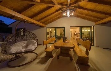 Three-Bedroom Villa with Heated Pool in Gostinjac