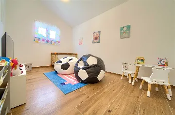 Three-Bedroom Villa with Heated Pool in Gostinjac