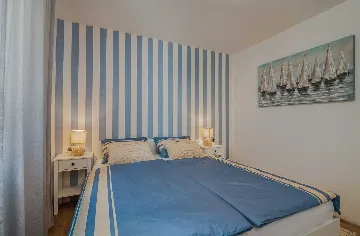 Apartment in Vantačići (Krk) for 4 Guests with Hot Tub