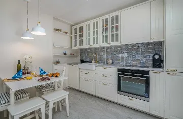 Apartment in Vantačići (Krk) for 4 Guests with Hot Tub