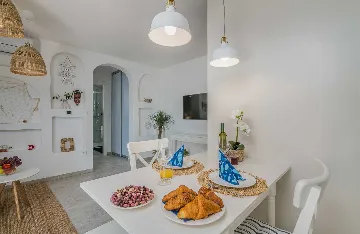 Apartment in Vantačići (Krk) for 4 Guests with Hot Tub