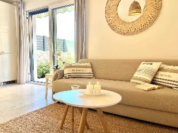 Apartment in Vantačići (Krk) for 4 Guests with Hot Tub