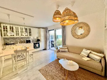 Apartment in Vantačići (Krk) for 4 Guests with Hot Tub